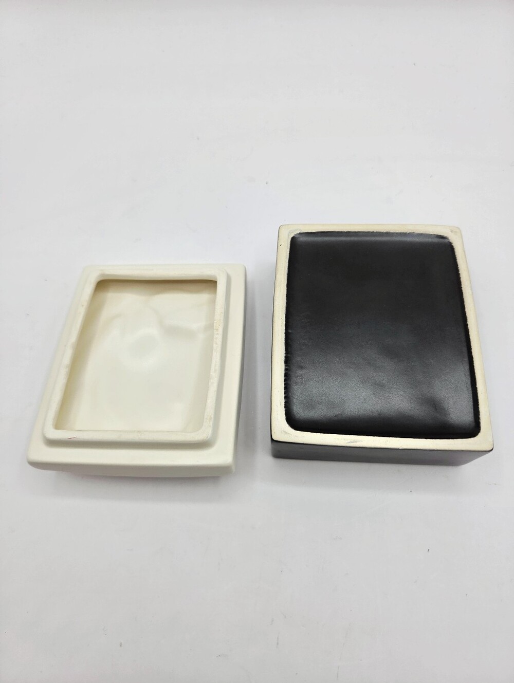 Hallmark Vintage Sculpted White Cat Porcelain Trinket Box - Art Deco - Picture 6 of 7